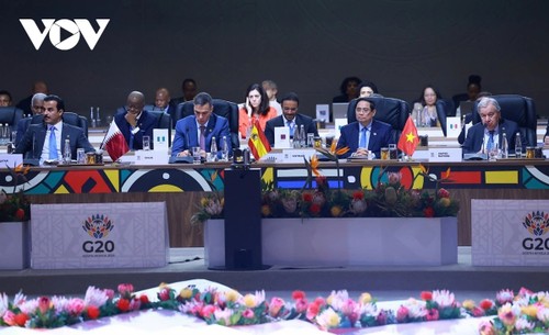 Premierminister Pham Minh Chinh schlägt drei strategische Garantien zur Wachstumsförderung vor - ảnh 1