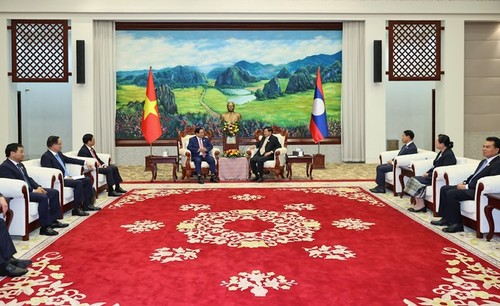 Premierminister Pham Minh Chinh trifft Partei- und Staatschef von Laos - ảnh 1