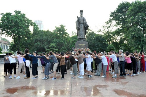 Lachyoga in Hanoi: Gesund und freundlich - ảnh 1