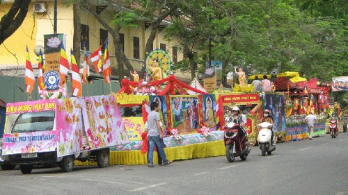 Geburtstag Buddhas groß gefeiert - ảnh 1