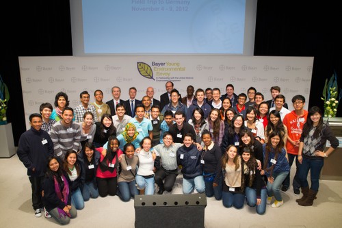 Vietnamesische Studentin bekommt Preis „Junge Umweltleiter“ von Bayer weltweit - ảnh 1