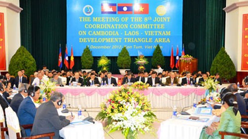 Konferenz des Entwicklungsdreiecks Kambodscha-Laos-Vietnam - ảnh 1