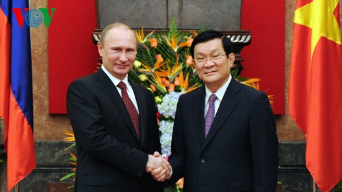 Putin und Truong Tan Sang führen Gespräch in Hanoi - ảnh 1