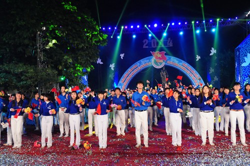 Aktivitäten zur Begrüßung des Neujahrs 2014 - ảnh 1