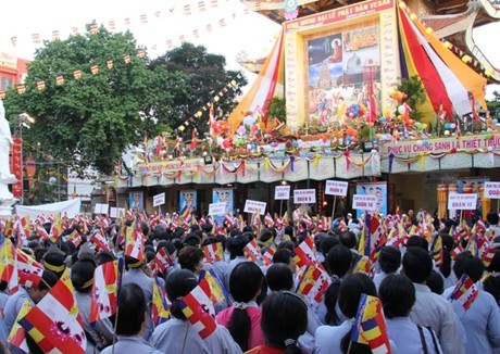 Feierlichkeit zum Geburtstag Buddhas: Appell an Buddhisten zur Verteidigung der Meereshoheit - ảnh 1