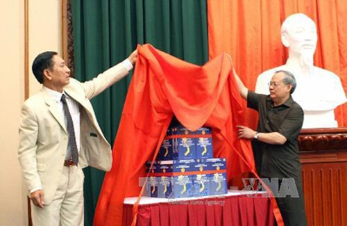 Forschungsinstitut für Gesetzgebung stellt Buch über Verfassung vor - ảnh 1