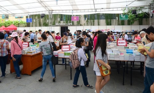 Hanoi veranstaltet viele Aktivitäten zum bevorstehenden Befreiungstag - ảnh 1