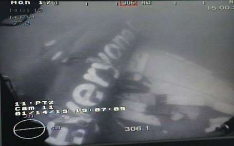 Indonesien findet Rumpf von Air-Asia-Wrack - ảnh 1