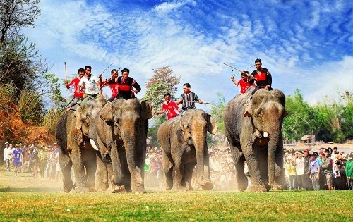 Besuch in den Dörfern der ethnischen Minderheiten in Dak Lak - ảnh 1