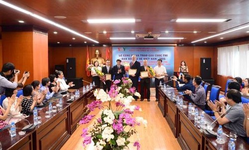 VOV überreicht Preise des Wettbewerbs „Was wissen Sie über Vietnam?“ - ảnh 2