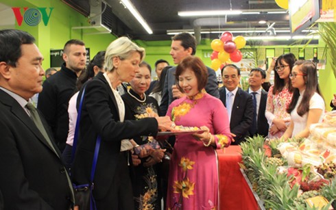 Die Woche der vietnamesischen Waren – ideale Maßnahme zur Erkundung des Marktes in Europa - ảnh 1