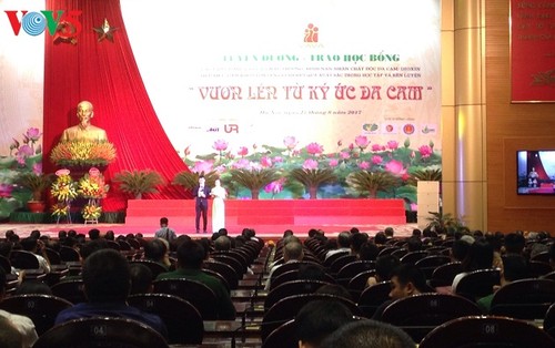 Würdigung der Kinder und Enkelkinder von Kriegsversehrten und Agent-Orange-Opfern - ảnh 1