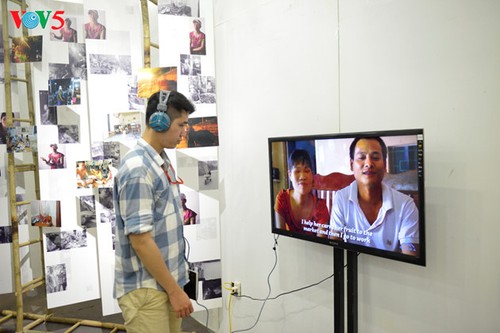 „An anderer Seite des Sturmauges” – eine Ausstellung zum Aufruf gegen häusliche Gewalt in Vietnam - ảnh 11