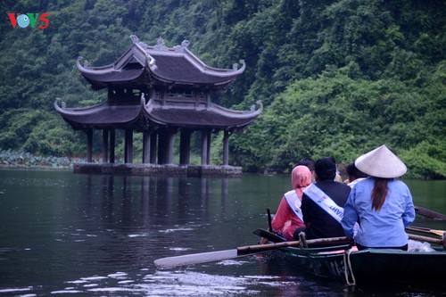 Tourismus zu einer Schlüsselbranche der vietnamesischen Wirtschaft entwickeln - ảnh 1