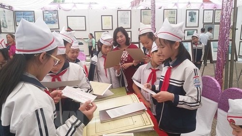 Hoa Binh: Ausstellung „Hoang Sa, Truong Sa Vietnams – historische und gesetzliche Beweise“ - ảnh 1