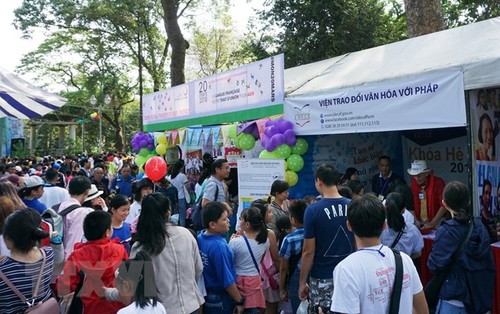 Studenten der sechs Frankofonie-Länder besuchen die Sommerschule in Vietnam - ảnh 1