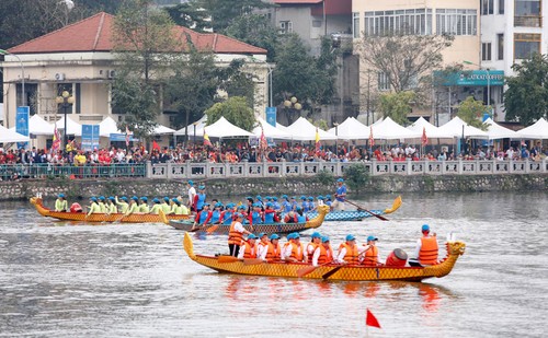 Lebhafte Stimmung des Drachenbootsrennens in Hanoi 2019 - ảnh 1