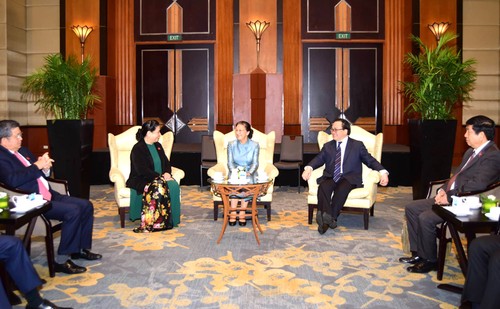 Vietnam und Laos tauschen Erfahrungen der Provinzbehörden aus - ảnh 1