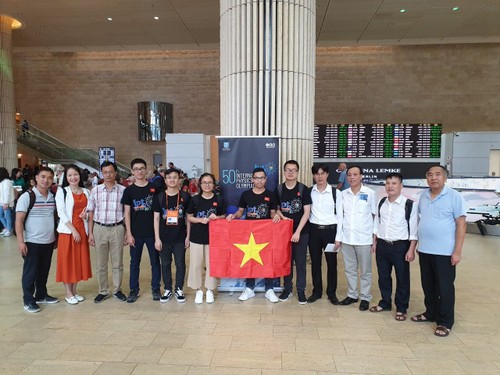 Vietnam gewinnt drei Goldmedaillen bei internationalen Physikolympiade 2019 - ảnh 1