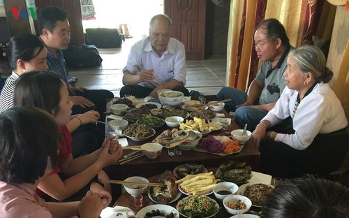 Die weißen Thais in Tay Bac feiern das Xip-Xi-Fest - ảnh 1