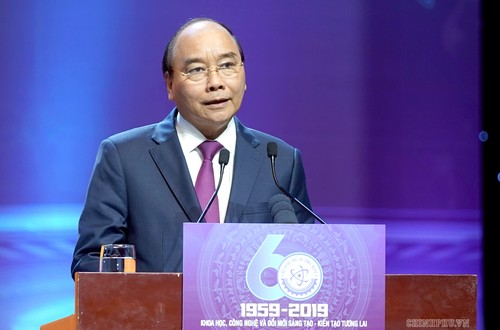 Premierminister Nguyen Xuan Phuc hebt kreativen Einsatz von Menschen hervor - ảnh 1