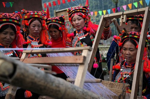 Con-Wurf-Fest zum Jahresanfang am Oberlauf des Da-Flusses - ảnh 5