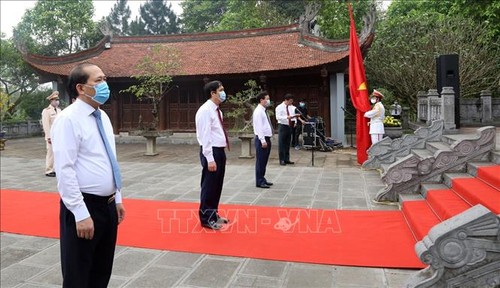 Gedenkfeier zum Todestag des Vaters des vietnamesischen Volkes Lac Long Quan - ảnh 1