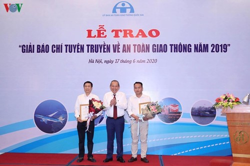 Pressepreis für Aufklärung über Verkehrssicherheit 2019 überreicht - ảnh 1