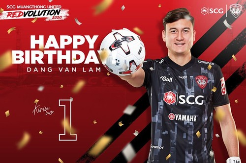 Torwart Dang Van Lam bekommt ein bedeutendes Geschenk von Muangthong United - ảnh 1