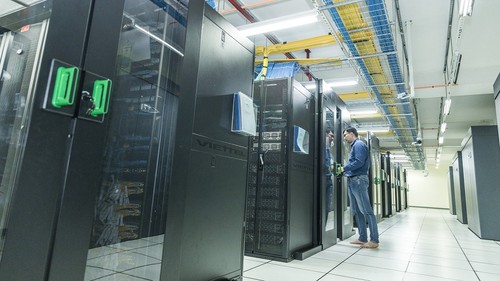 Viettel ist der erste Internetanbieter Vietnams, der Bescheinigung von zwei weltbekannten Organisationen bekommt - ảnh 1