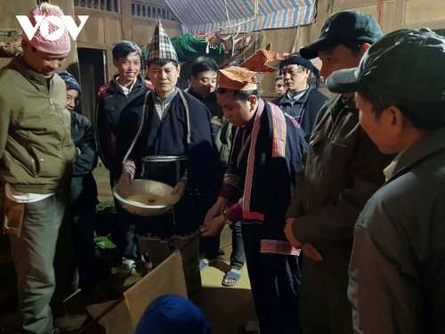 Pung nhnang – Einzigartigkeit des Familienfests der Dao Tien in Son La - ảnh 1