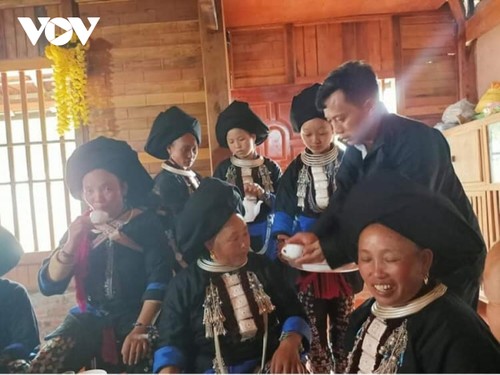 Fest des Brautumzugs der Volksgruppe der Dao Khau in Lai Chau - ảnh 2