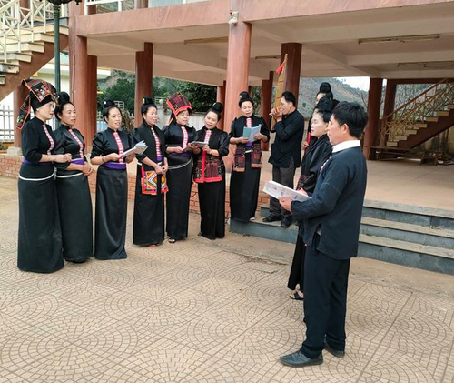 Bewohner im Dorf Hin bemühen sich um Bewahrung der traditionellen Kulturwerte - ảnh 2