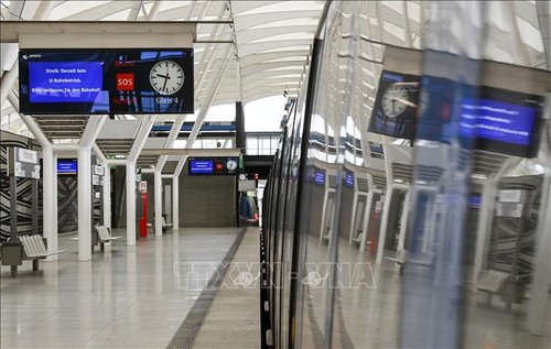 Über 100.000 Fluggäste von Flughafen-Streiks in Deutschland betroffen - ảnh 1