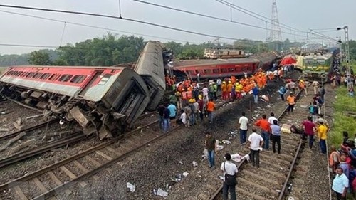 Vietnams Parlamentspräsident geschickt Beileidstelegramm an Präsidenten des Oberhauses und des Unterhauses Indiens - ảnh 1