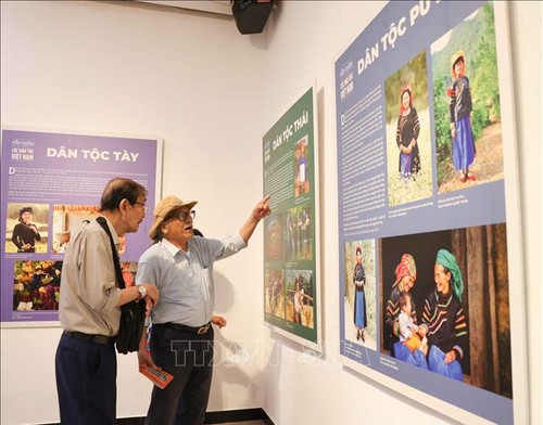 Fotoausstellung „Die Farben der vietnamesischen Volksgruppen“ - ảnh 1