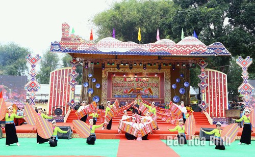 Khai-Ha-Fest der Volksgruppe der Muong in Hoa Binh - ảnh 1