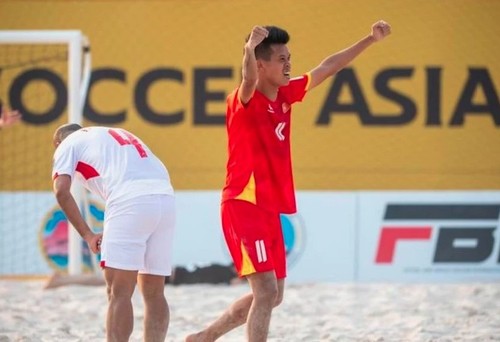 Beachfußball-Turnier 2025: Vietnams Mannschaft besiegt die Mannschaft aus Bahrain - ảnh 1
