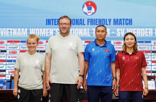 Vietnams Fußballnationalmannschaft der Frauen spielt gegen SV Werder Bremen Frauen - ảnh 1