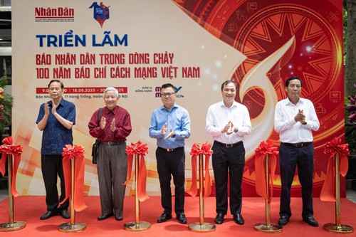 Buchveröffentlichung und Ausstellung zum 100. Jahrestag der Revolutionären Presse Vietnams - ảnh 1