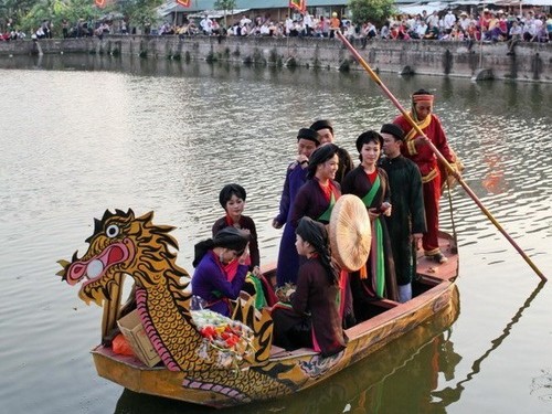 Provinsi Bac Ninh: para wisatawan berduyun-duyun mengunjungi Pesta adat Lim - ảnh 1