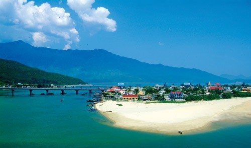 Melakukan penggeseran struktur ekonomi untuk menghadapi perubahan iklim di provinsi-provinsi pantai  - ảnh 1