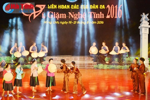 Acara penutupan Festival kelub-kelub lagu rakyat “Vi dan Giam” Nghe Tinh tahun 2016 - ảnh 1