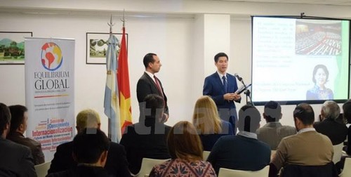 Menyosialisasikan citra Tanah Air dan orang Vietnam di Argentina - ảnh 1