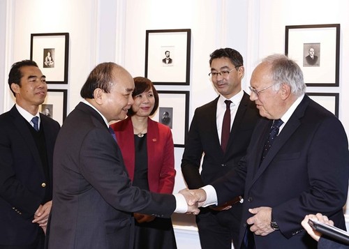 Presiden Vietnam, Nguyen Xuan Phuc Menerima Mantan Presiden, Menteri Ekonomi Swiss, Schneider Ammann - ảnh 1