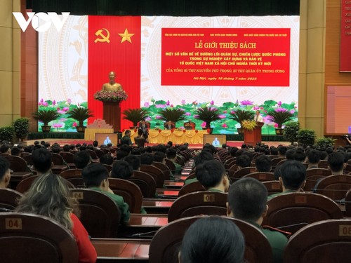 Memperkenalkan Buku Sekjen Nguyen Phu Trong tentang Militer dan Pertahanan - ảnh 1