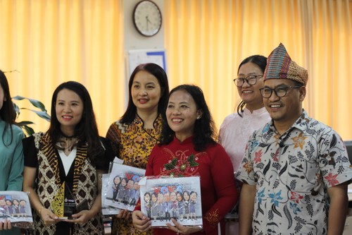 Program Siaran Bahasa Indonesia: Dari Instruki Paman Ho Hingga Jembatan Penghubung Persahabatan Vietnam – Indonesia Melalui Gelombang Radio - ảnh 3