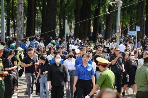 Warga dan Sahabat-Sahabat Internasional Terus Berziarah kepada Sekjen Nguyen Phu Trong - ảnh 5