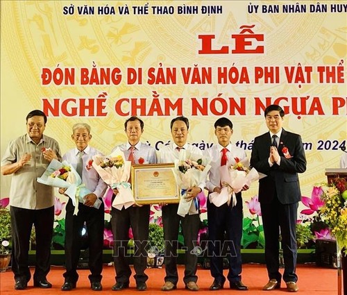 Kerajinan Membuat Topi Tradisional untuk Penunggang Kuda Desa Phu Gia (Provinsi Binh Dinh) Menjadi Warisan Budaya Takbenda Nasional - ảnh 1