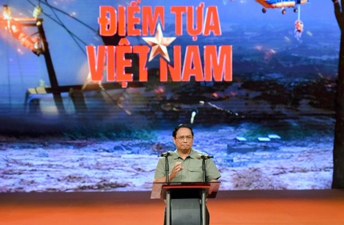 PM Vietnam, Pham Minh Chinh Menunjukkan 6 “Sandaran Vietnam” untuk Atasi Kesulitan Akibat Topan, Banjir - ảnh 1